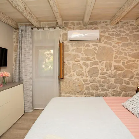 Villa Veselici Labin (Istria)