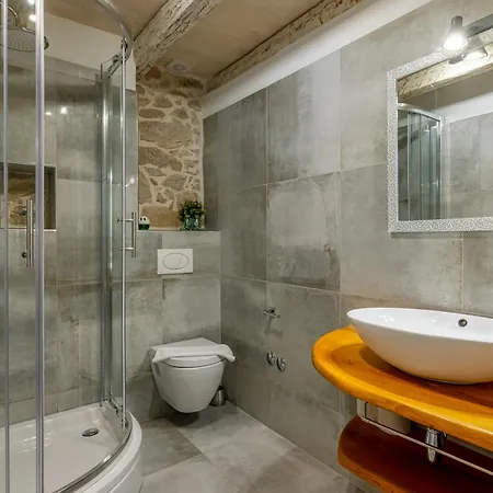 Veselici Villa *